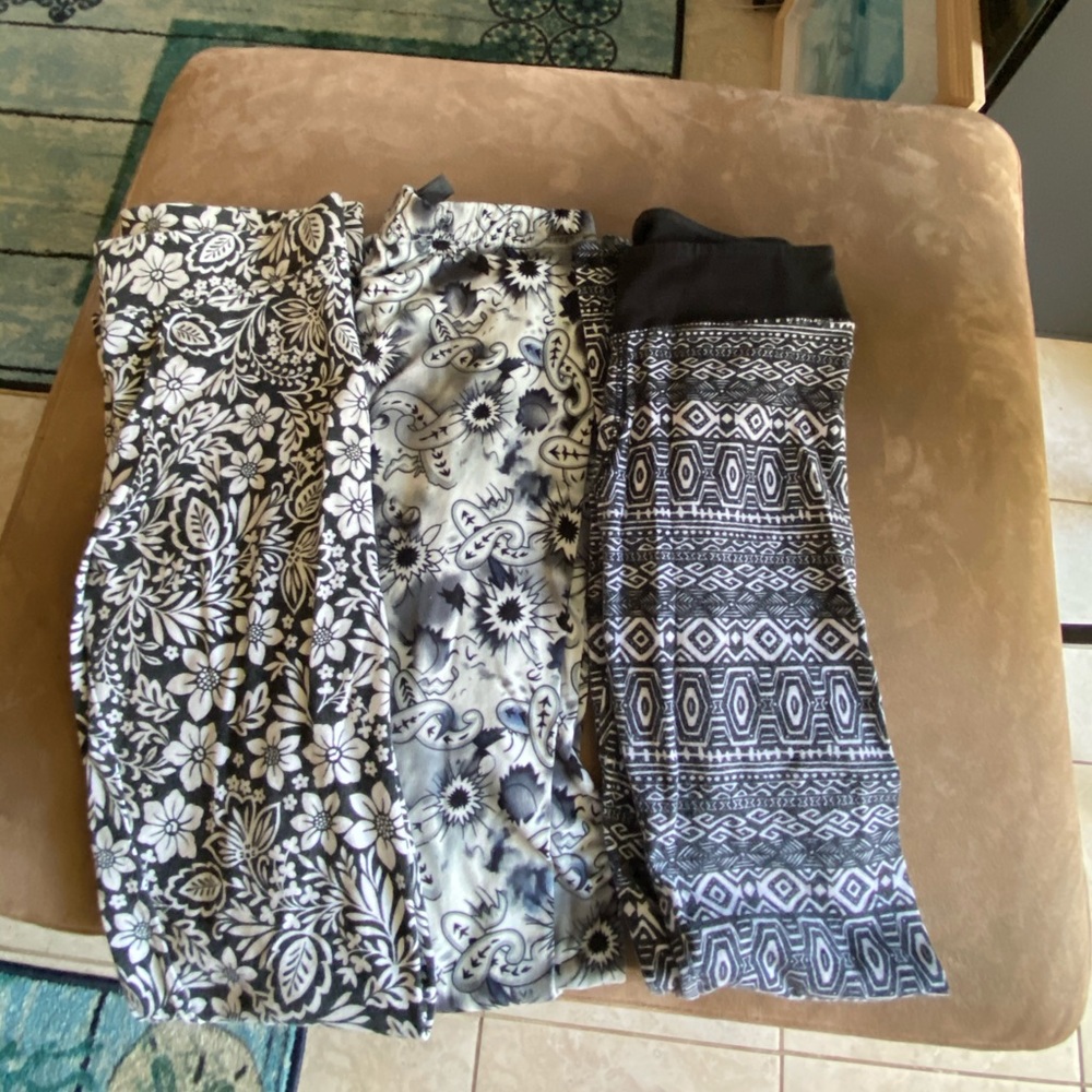 Bundle of 3 leggings